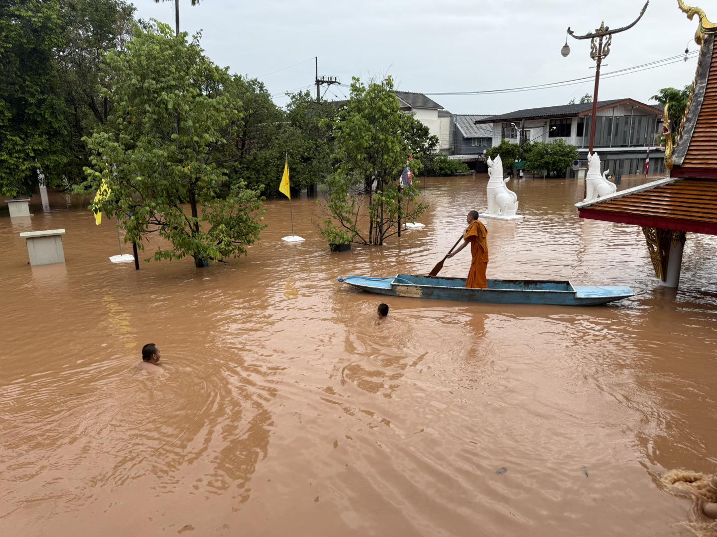 น่าน อ่วม น้ำหลากกลางดึก วัดภูมินทร์ จมบาดาล หวั่นกระทบจิตรกรรมฝาผนัง-3