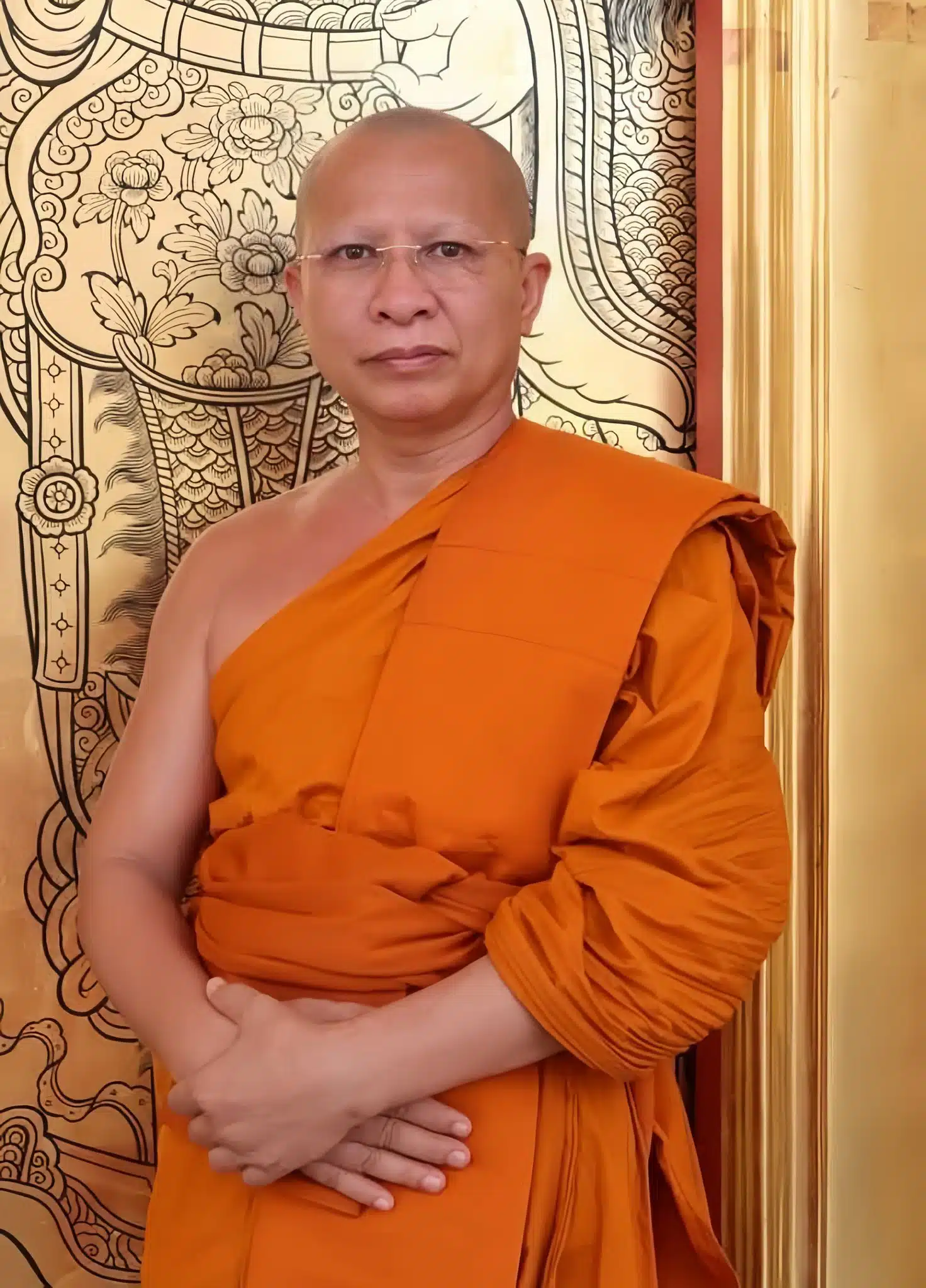 ภาพพระปริยัติธาดา (สมนึก ฐิตเมโธ) กำลังให้โอวาทหรือประกอบศาสนกิจ