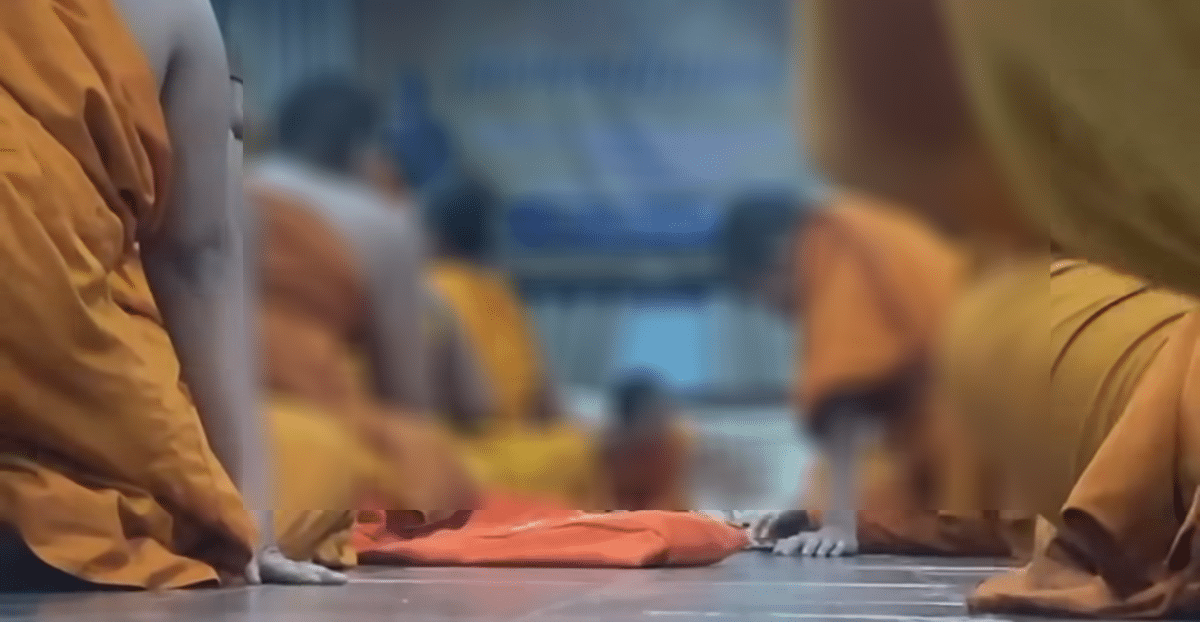 พระพี่เลี้ยงชลบุรีลงโทษเณร คลิป