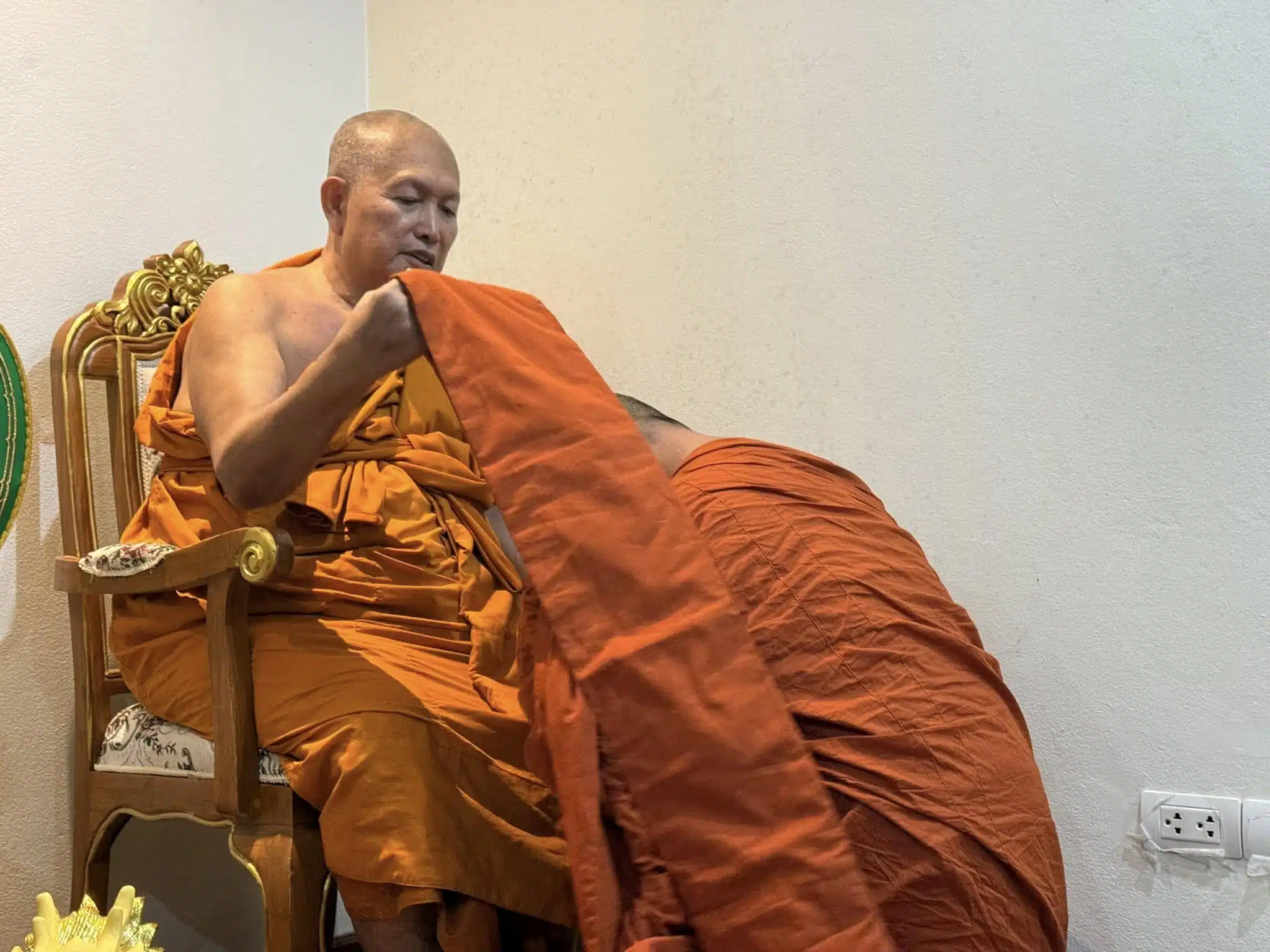 ภาพพระมหาทิวากร ดีไพร ในชุดครองจีวร
