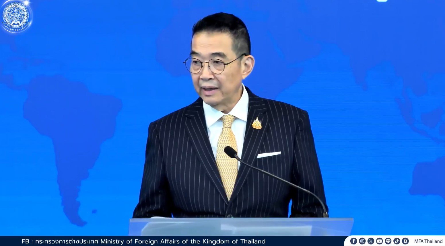นายมาริษ เสงี่ยมพงษ์ รัฐมนตรีว่าการกระทรวงการต่างประเทศ กำลังแถลงข่าว