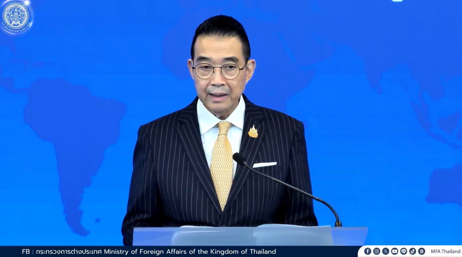 นายมาริษ เสงี่ยมพงษ์ รัฐมนตรีว่าการกระทรวงการต่างประเทศ กำลังแถลงข่าว