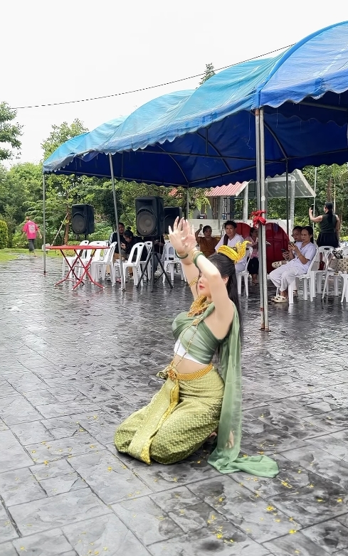 ลิลลี่ เหงียน รำบวงสรวงพญานาค ขอคุ้มครองเมืองไทย ไม่พลาดขอเลขเด็ดงวดนี้-2