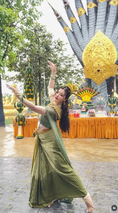 ลิลลี่ เหงียน รำบวงสรวงพญานาค ขอคุ้มครองเมืองไทย ไม่พลาดขอเลขเด็ดงวดนี้-5