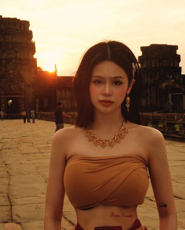 สาวสวยข้างกาย VannDa