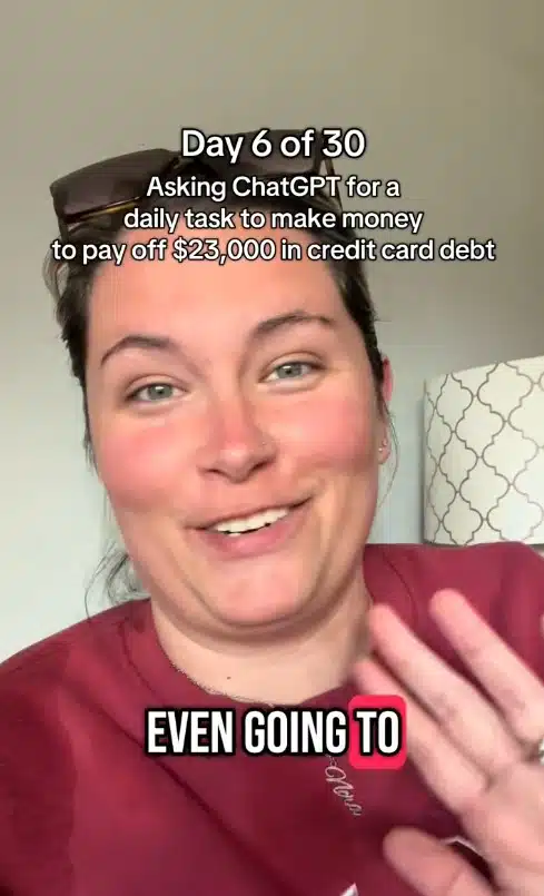 ภาพเจนนิเฟอร์ อัลลัน หญิงสาวผู้ใช้ ChatGPT ปลดหนี้ กำลังถ่ายวิดีโอ TikTok