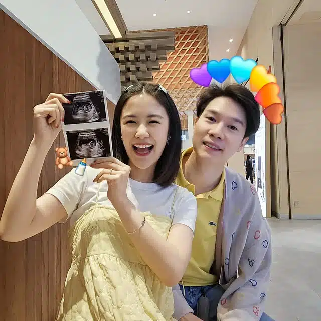 ภาพหน้าจอโพสต์โซเชียลมีเดียของหมอเก่ง และเกรซ