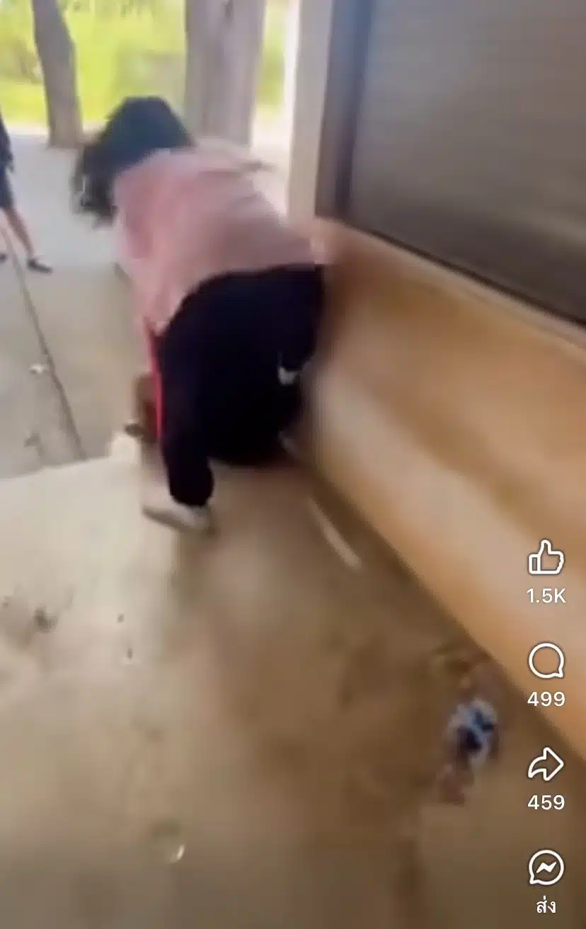 หลุดคลิปฉาว นร.หญิง รร.ดังนครปฐม กระทืบรุ่นน้องกลางโรงเรียน โซเชียลรุมวิจารณ์-1