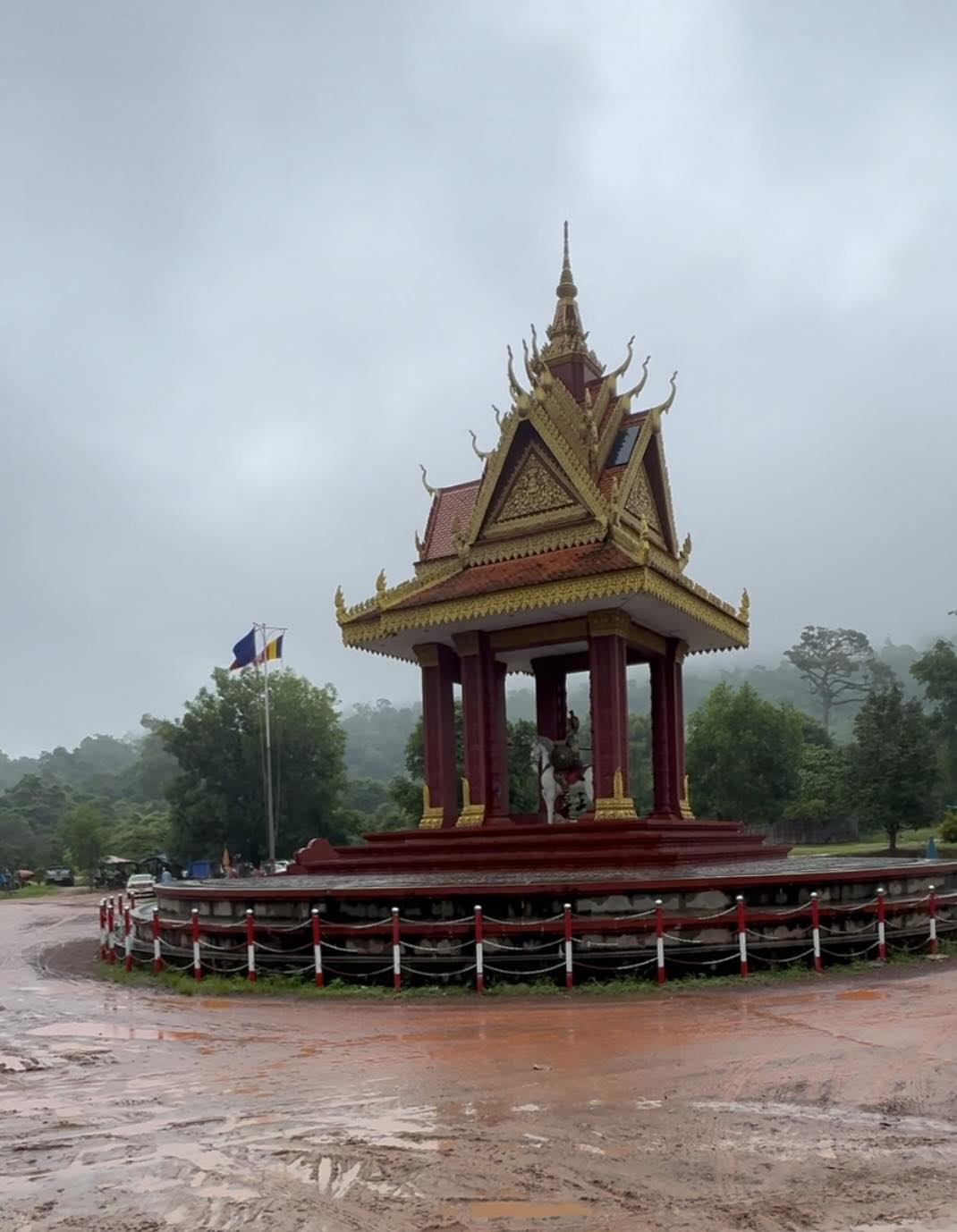 อนุสาวรีย์ตาอมตอนที่ยังไม่ถูกทำลาย