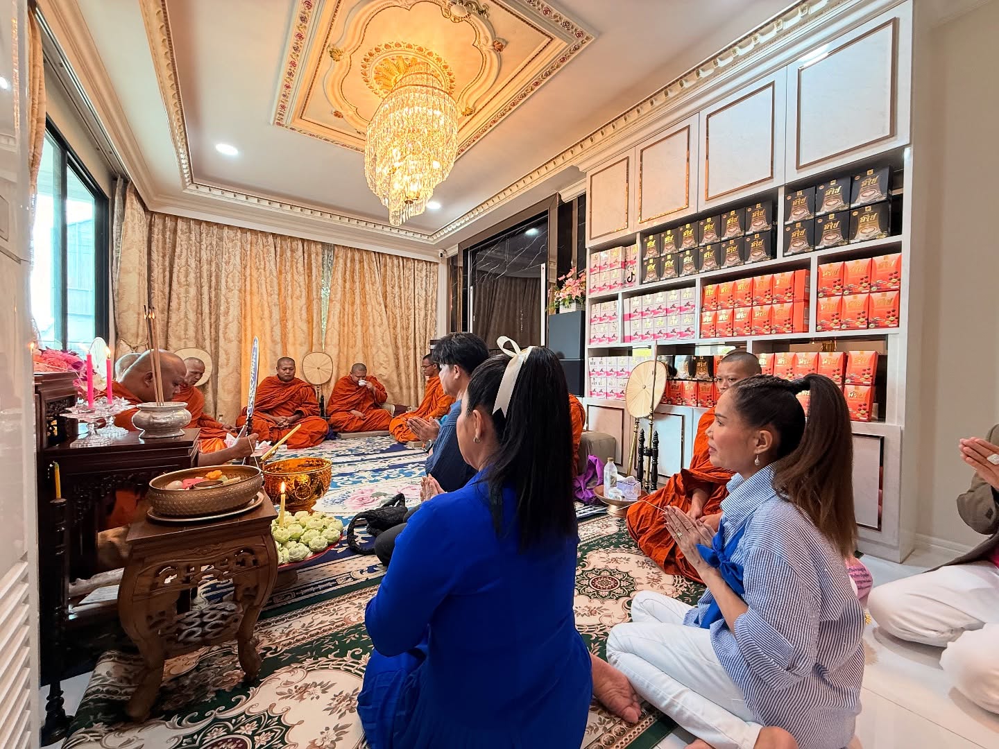 ฮาย อาภาพร เปิดบ้านทำบุญวันเกิดอายุครบ 57 ปี ไม่พลาดแจกเลขขันน้ำมนต์-4