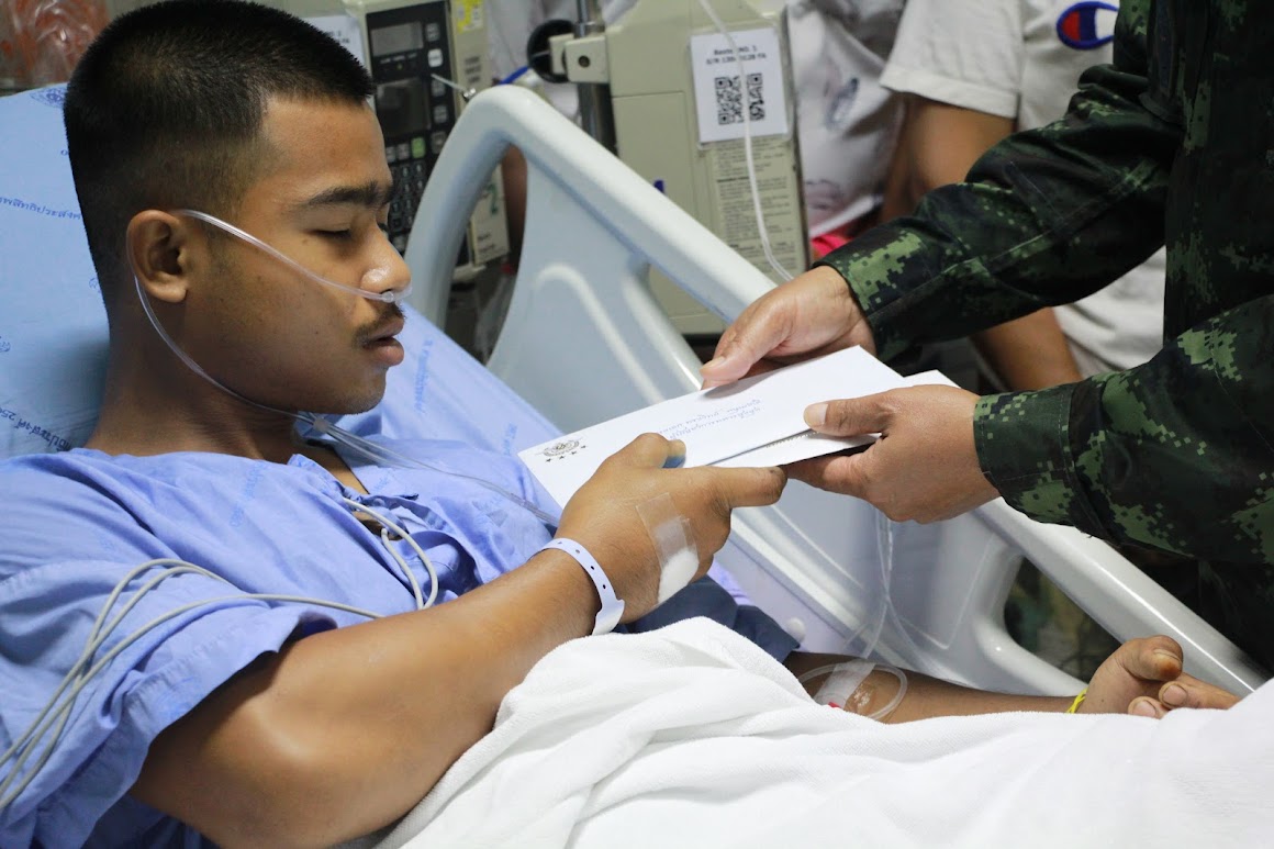 แม่ทัพภาค 2 สั่งปูนบำเหน็จเลื่อนยศ พลทหาร เหยียบกับระเบิดขาขาด-1