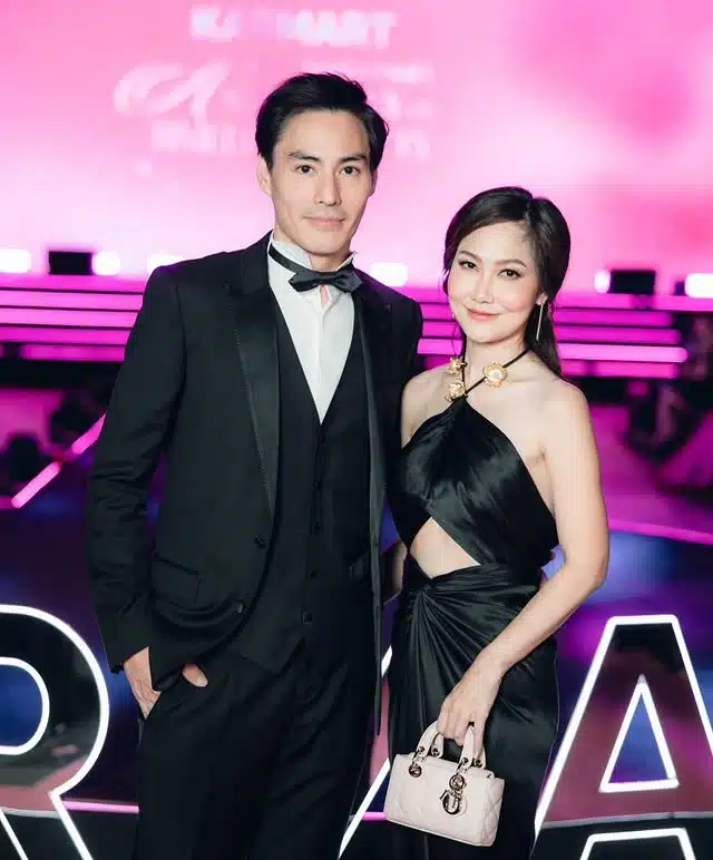 ไฮโซน้ำหวาน พัสวี ควงคู่ นาวิน ต้าร์ สามี ออกงานอีเวนต์ในชุดราตรีสุดหรู