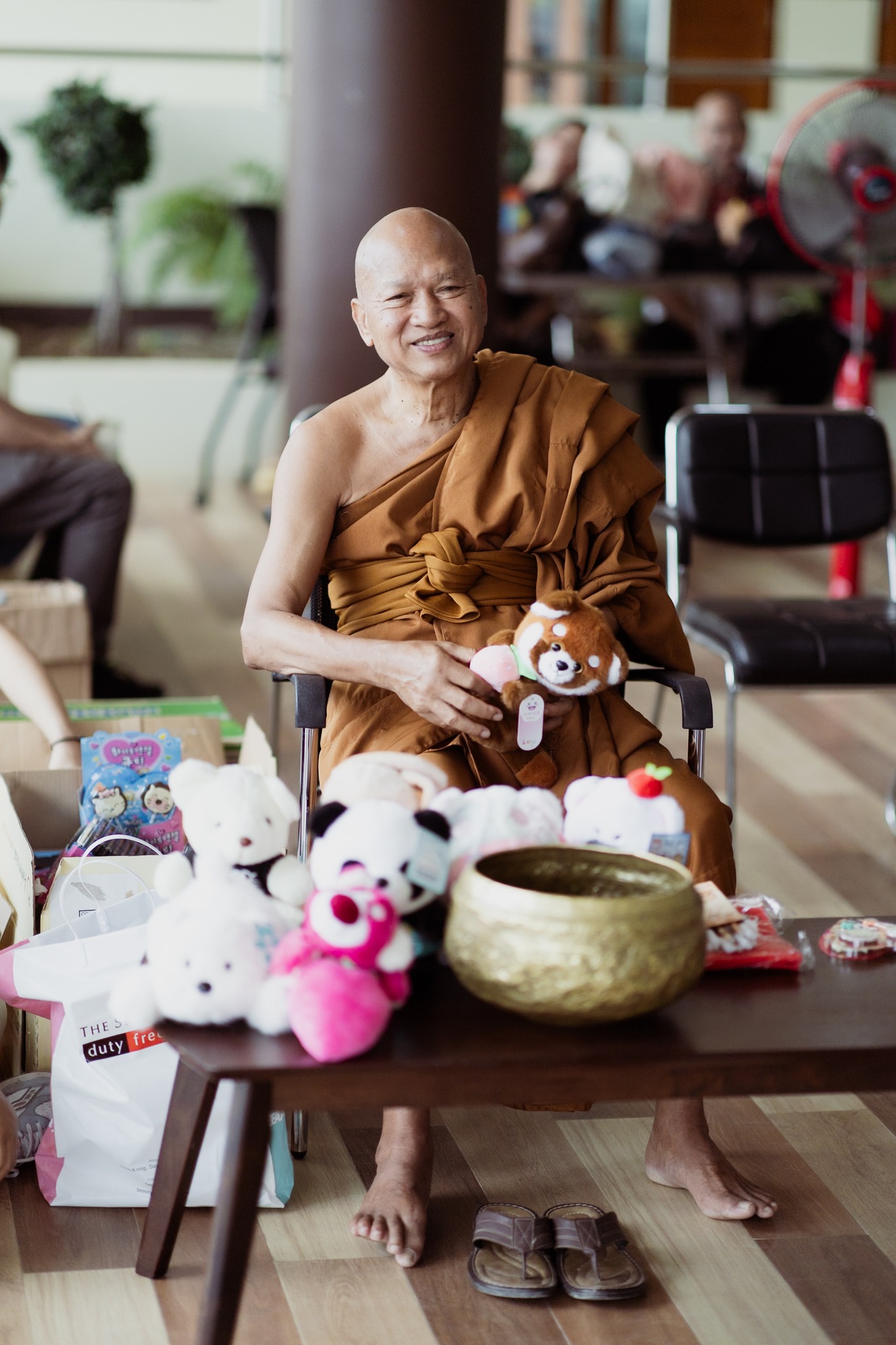 หลวงพ่ออลงกต วัดพระบาทน้ำพุ