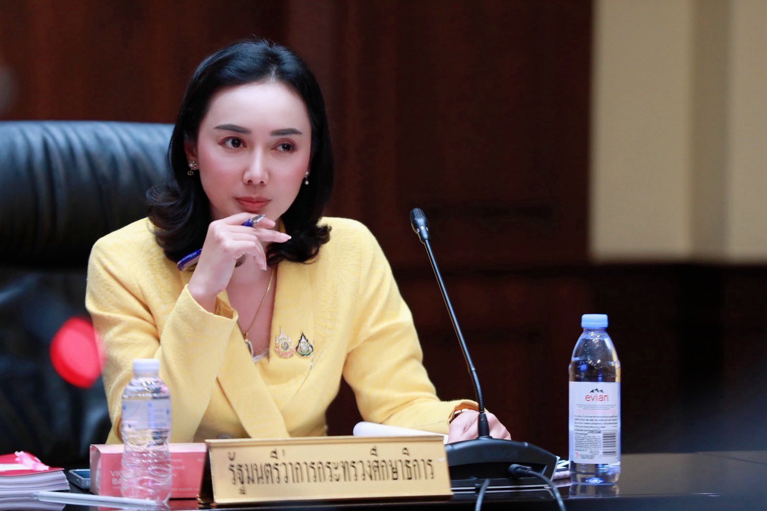 ดร หญิง น้องจ็อบ