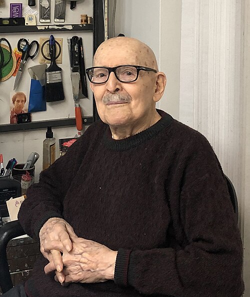 วงการหนังเศร้า โจ คารอฟฟ์ ผู้ออกแบบโลโก้ปืน เจมส์ บอนด์ 007 ในตำนาน เสียชีวิตในวัย 103 ปี