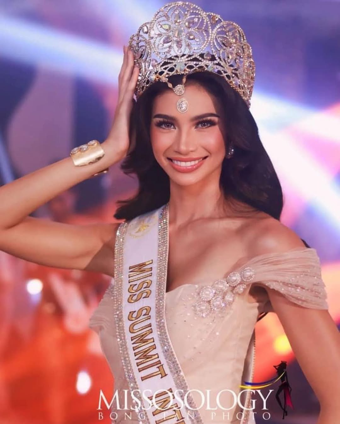 สุดซึ้ง! ลูกสาว เซอร์ไพรส์ แม่ สวมชุดแอร์โฮสเตสกลับบ้านในรอบ 10 เดือน-10