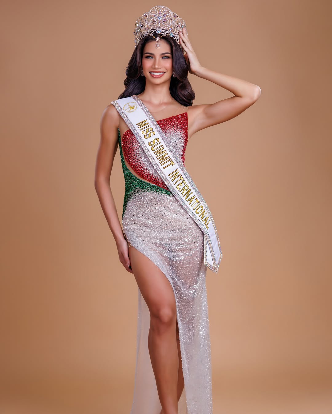 สุดซึ้ง! ลูกสาว เซอร์ไพรส์ แม่ สวมชุดแอร์โฮสเตสกลับบ้านในรอบ 10 เดือน-9