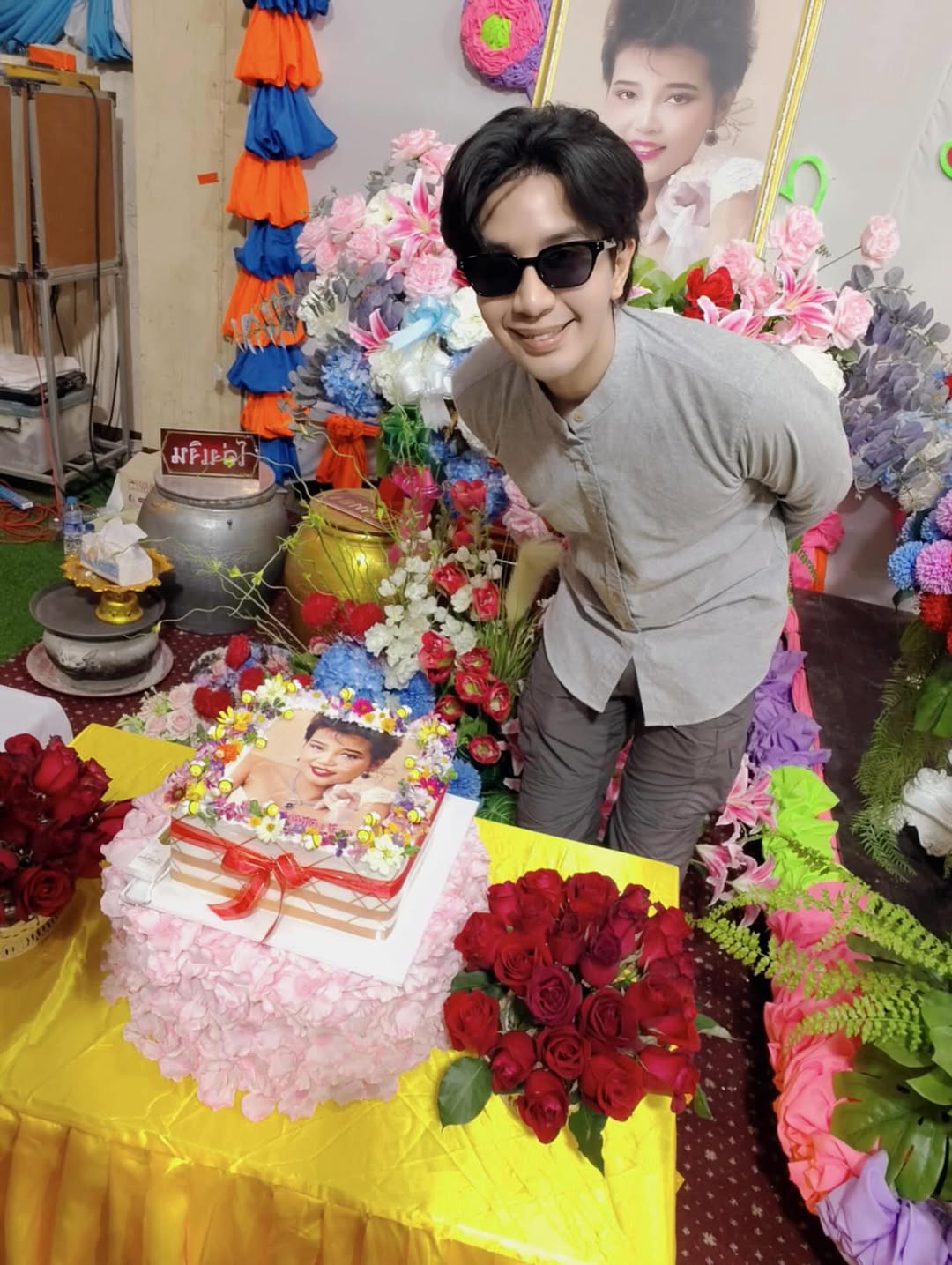 เพชร พุ่มพวง ทำบุญวันเกิดให้ แม่ผึ้ง อายุครบ 64 ปี แฟนคลับยังคงคิดถึง-5