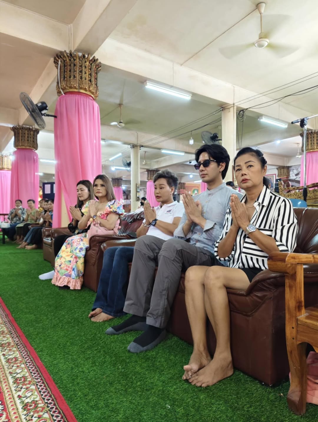 เพชร พุ่มพวง ทำบุญวันเกิดให้ แม่ผึ้ง อายุครบ 64 ปี แฟนคลับยังคงคิดถึง-3