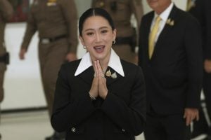 แพทองธาร เข้าให้ถ้อยคำต่อศาลรัฐธรรมนูญ นัดไต่สวนพยานคดีคลิปเสียงสนทนาฮุน เซน ใช้เวลากว่า 1 ชั่วโมง 30 นาที ศาลนัดอ่านคำวินิจฉัยชี้ชะตาสถานะนายกฯ 29 สิงหาคมนี้ แต่คนแห่ซูม "ยาดม" นายก จนไวรัล 