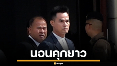 นายไชย์พล วิภา หรือ ลุงพล ขณะอยู่ในระหว่างการควบคุมตัว