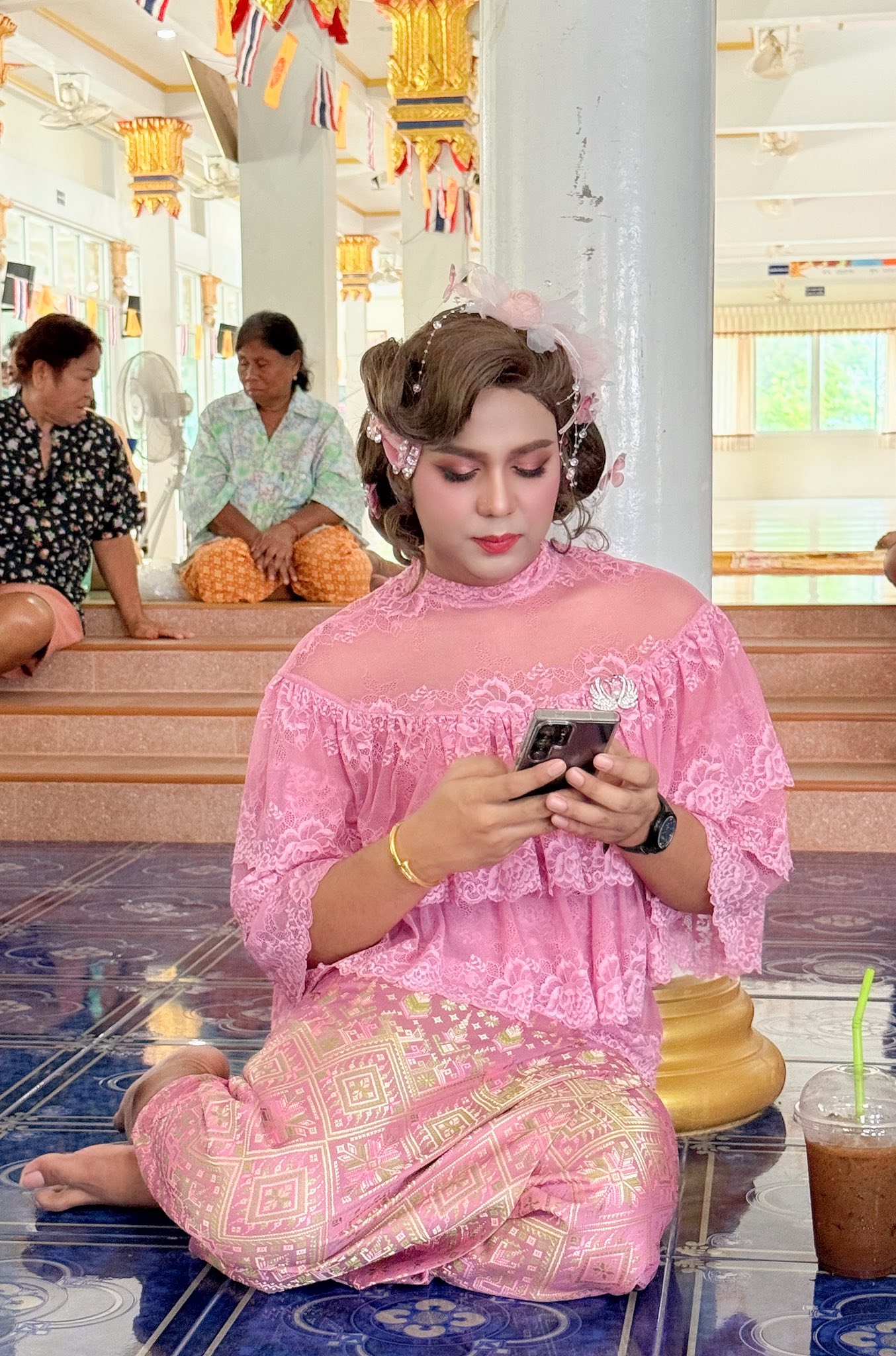 แพรรี่ ใส่ชุดไทยออกงานก่อนมาเจอดรา่มาวันนี้ กับอาจารย์ปวิน