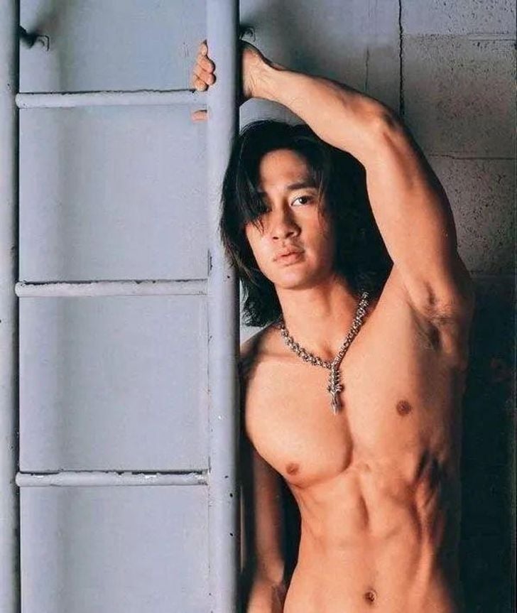 น่าใจหาย! พบตัว ถังจื้อผิง อดีตพระเอกไต้หวัน สภาพผอมโซ เปลือยท่อนบน กลายเป็นคนเร่ร่อน หลังแม่เสียชีวิต จนชีวิตเสียศูนย์