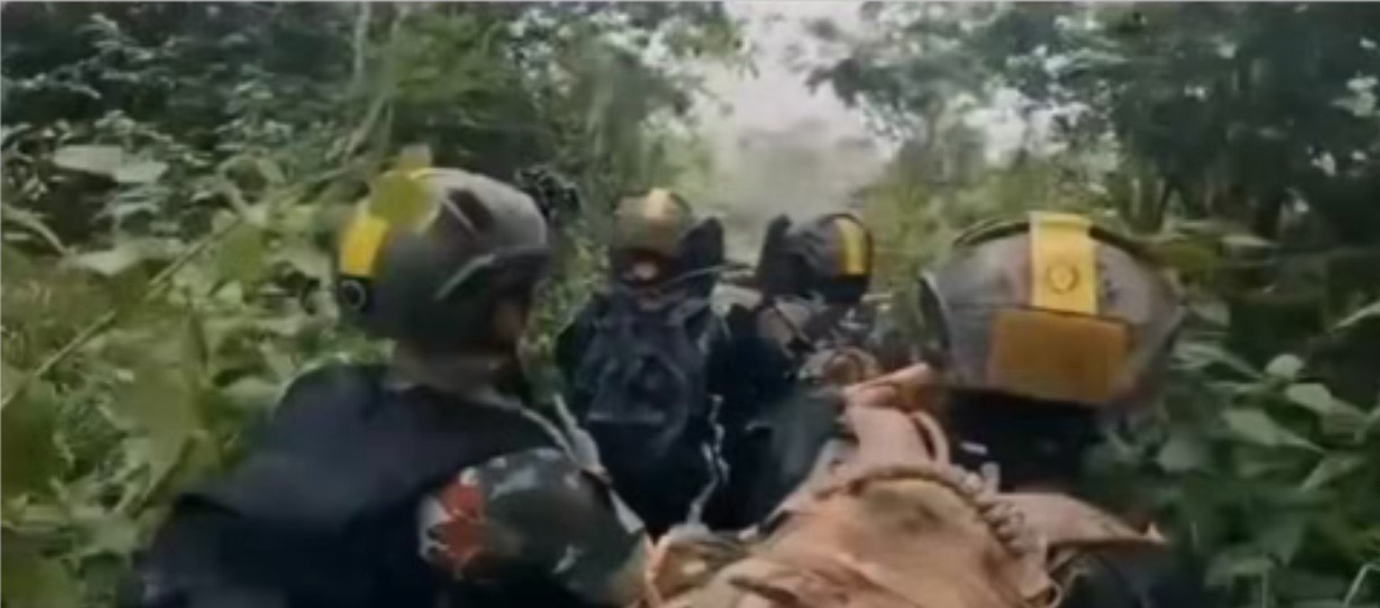 คลิปวิดีโอขณะทหารไทยกำลังใช้อาวุธปืนยิงปะทะบนภูมะเขือ
