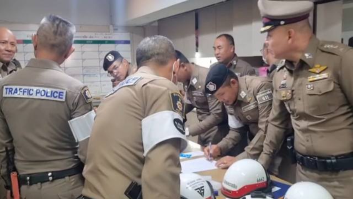 ตำรวจสภ.เมืองโคราชทยอยนำอุปกรณ์ไปเก็บปัสสาวะ