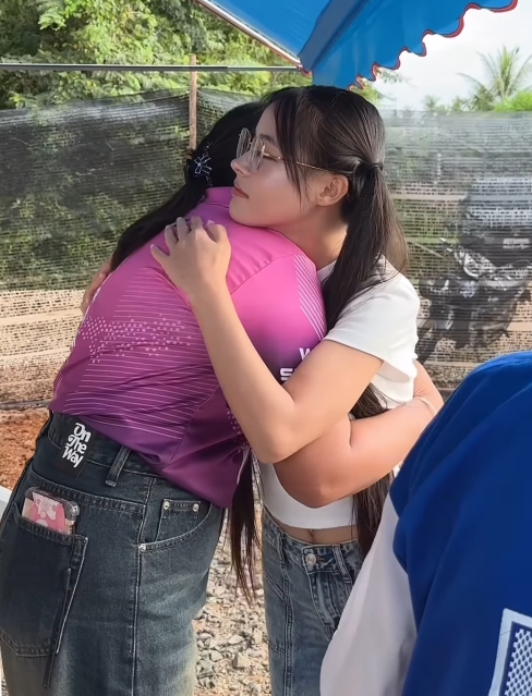 น้องเต้าหู้ ให้กำลังใจครอบครัว พลทหารธีรยุทธ มอบเงินสด-ของใช้ ทำคนไทยใจฟู-6