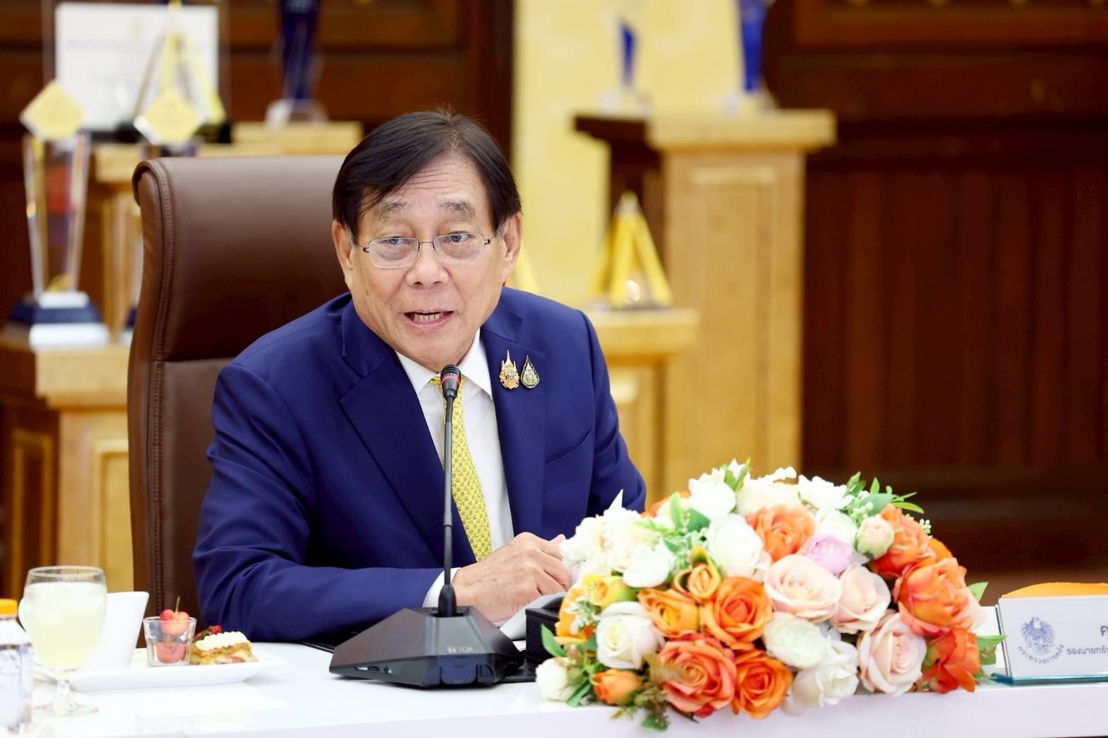 นายพิชัย ชุณหวชิร รองนายกรัฐมนตรีและรัฐมนตรีว่าการกระทรวงการคลัง