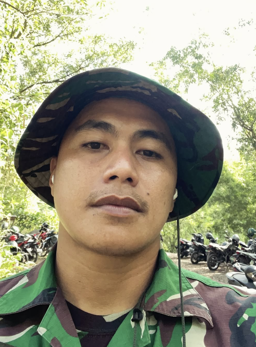 แมงกาแนง ปัจจุบัน ใช้ชีวิตเป็นผู้ชาย รับราชการทหาร