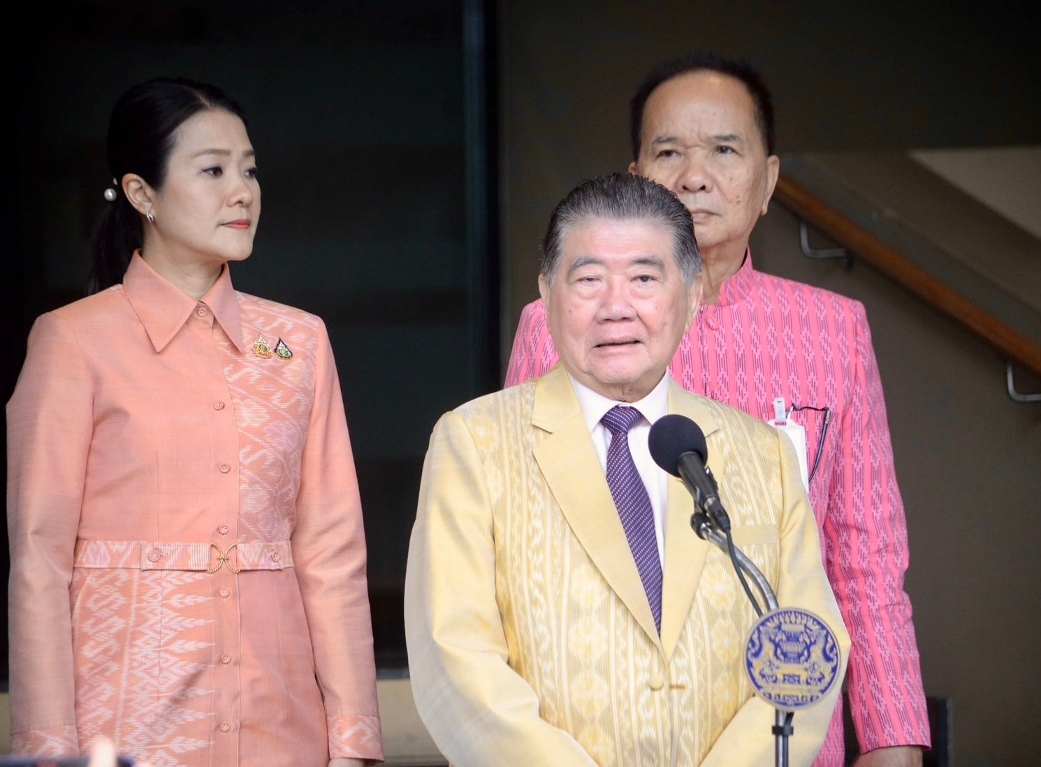 นายภูมิธรรม เวชยชัย รองนายกรัฐมนตรี ให้สัมภาษณ์สื่อมวลชนที่ทำเนียบรัฐบาล