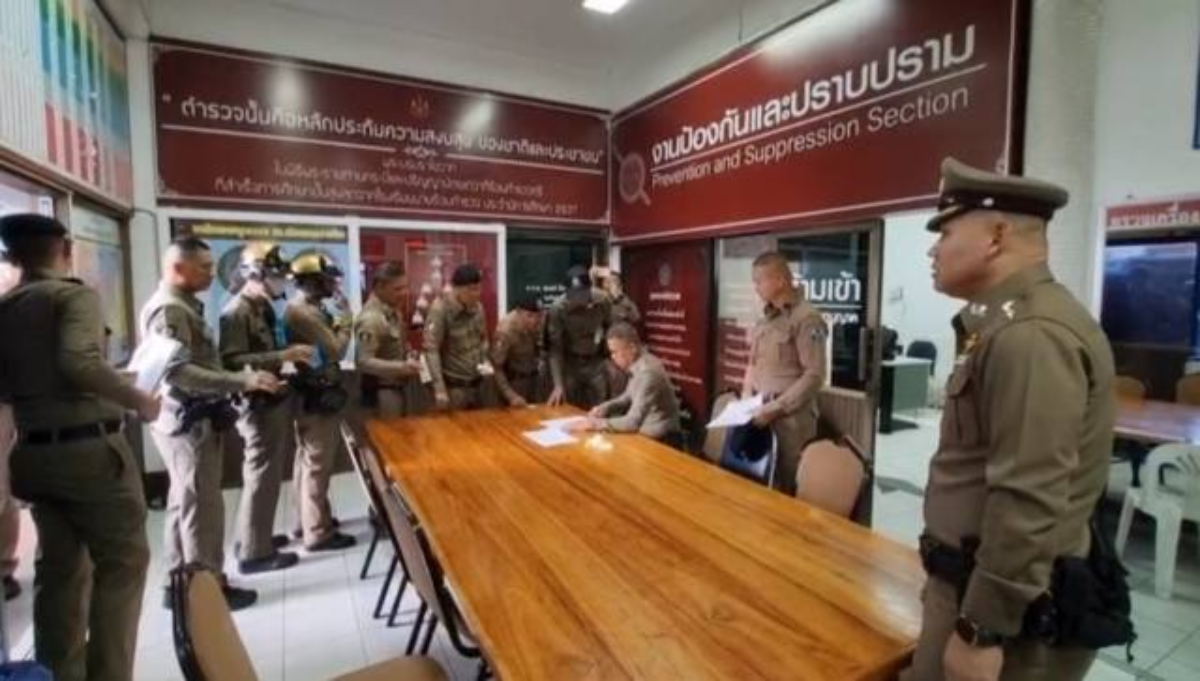ตำรวจ สภ.เมืองโคราช เรียงแถวส่งอุปเกณ์นำตรวจ