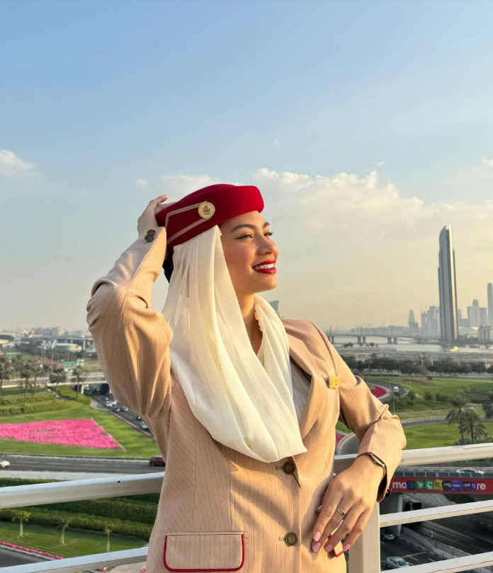 สุดซึ้ง! ลูกสาว เซอร์ไพรส์ แม่ สวมชุดแอร์โฮสเตสกลับบ้านในรอบ 10 เดือน-3