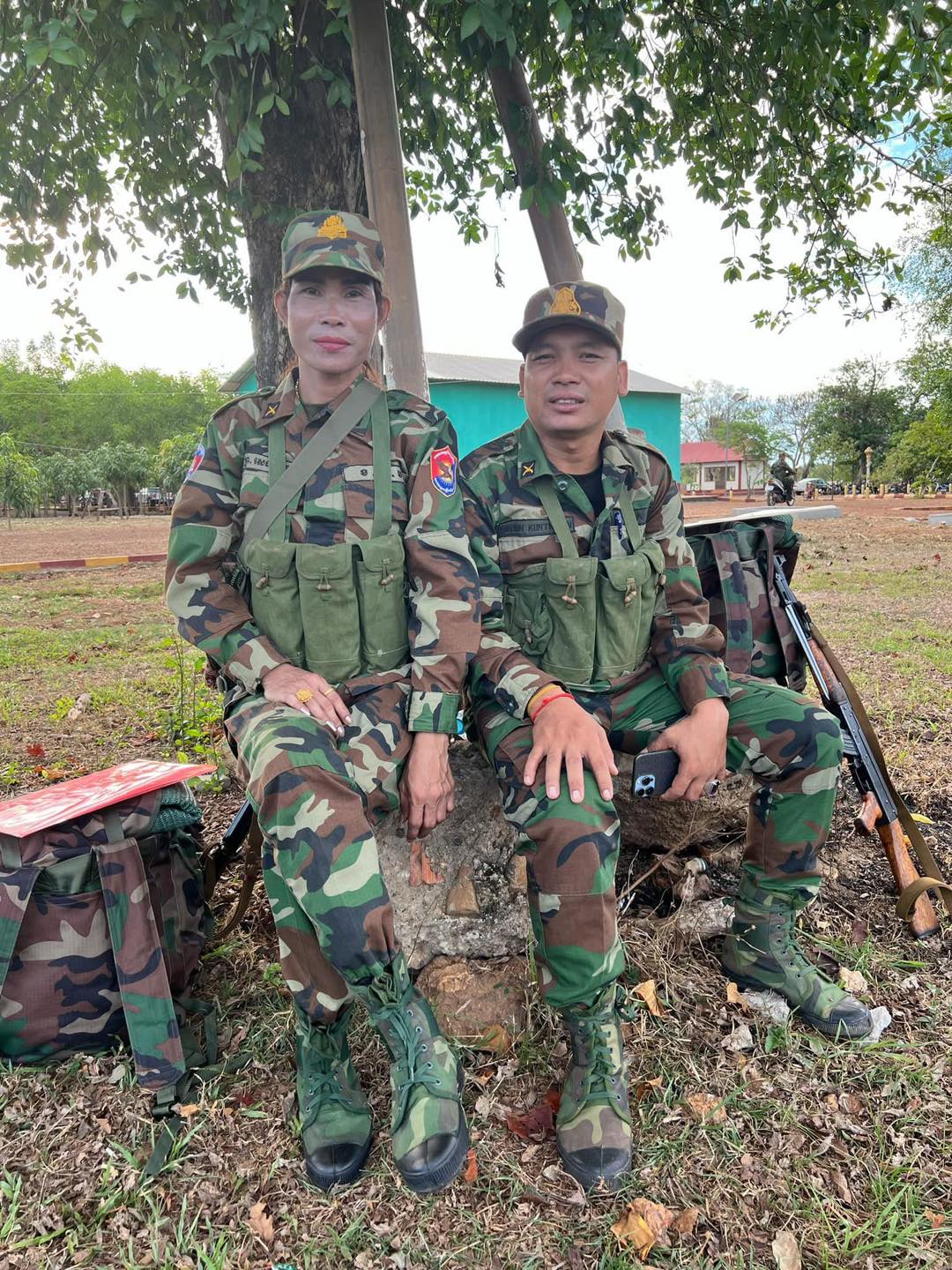 เพจเฟซบุ๊ก Army Military Force ชวนชาวไทยทำความรู้จัก พลทหารกัมพูชา เธอมีชื่อเล่นว่า โปน่า