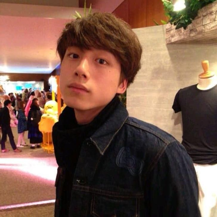 สื่อญี่ปุ่น บุนชุน จ่อแฉพระเอกดัง ซาคากุจิ เคนทาโร่ ซุ่มอยู่กินกับสาวนอกวงการรุ่นพี่ แฟนคลับช็อก เพิ่งหวงพระเอกเกินเบอร์ จนดราม่าใส่ &quot;ลิซ่า&quot; ทั้งที่แค่ร่วมงานกัน 