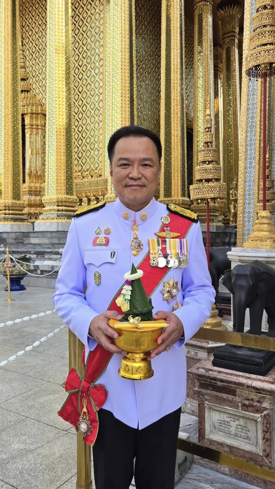 อนุทิน ชาญวีรกูล