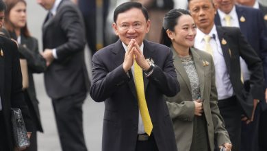 CORRECTS NAME OF DAUGHTER - Thailand's former Prime Minister Thaksin Shinawatra, center, and his daughter and former Prime Minister Paetongtarn Shinawatra, right, arrive at Supreme Court in Bangkok, Thailand, Tuesday, Sept. 9, 2025.