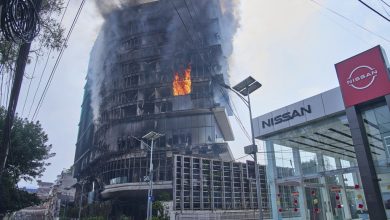 โรงแรมฮิลตัน ถูกผู้ชุมนุมเนปาลจุดไฟเผาวอด