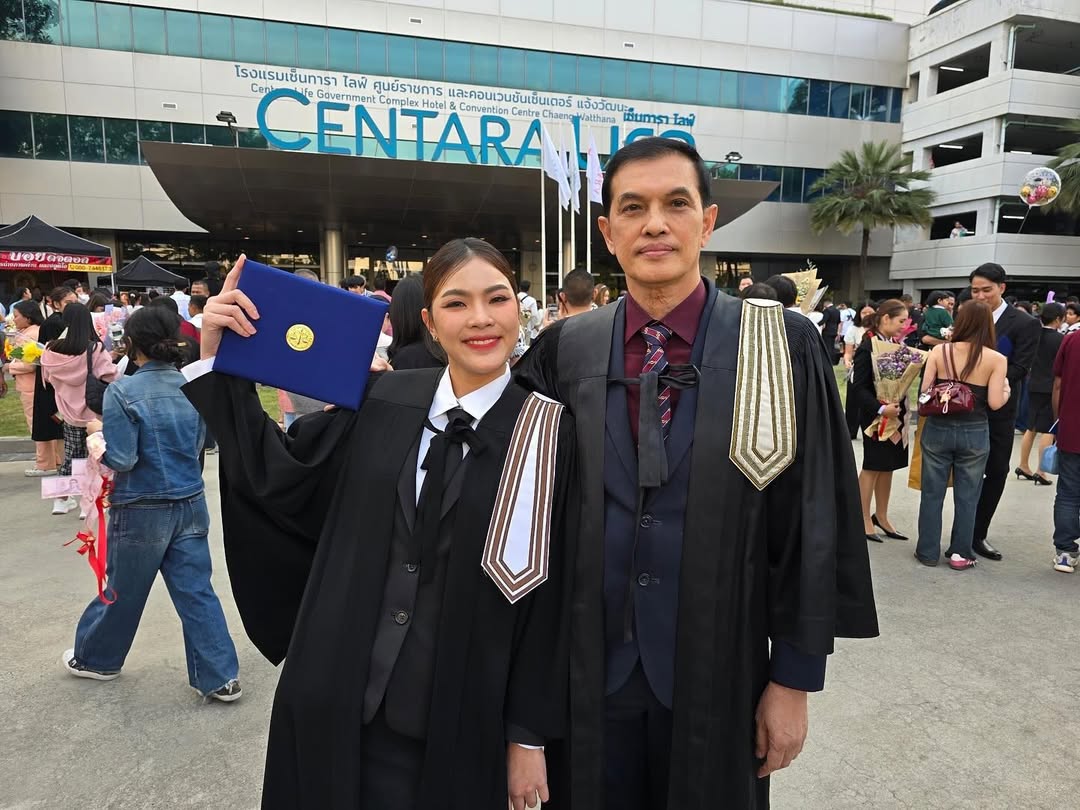 เปิดวาร์ป ทนายฟ้าใส ลูกสาวคนเก่ง ทนายกระดูกเหล็ก ผู้ครองหัวใจนร.โหนกระแสวันนี้-5