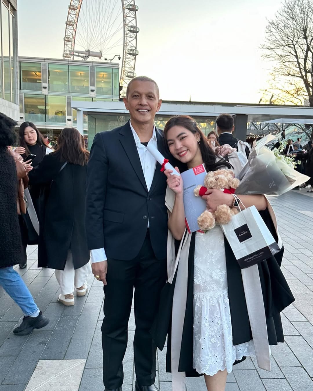 เปิดวาร์ป ทนายฟ้าใส ลูกสาวคนเก่ง ทนายกระดูกเหล็ก ผู้ครองหัวใจนร.โหนกระแสวันนี้-4