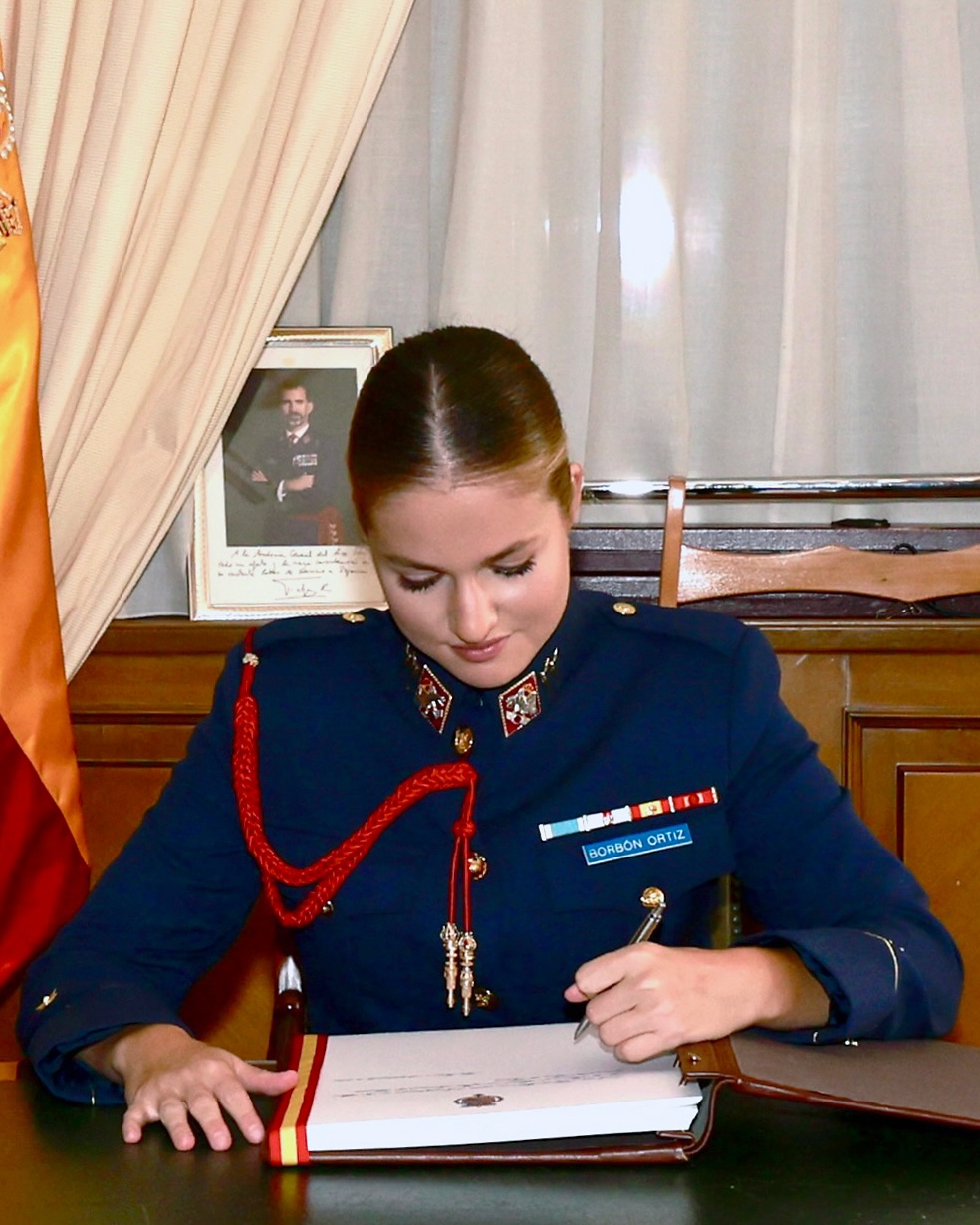 เจ้าหญิงเลโอนอร์ วัย 19 ปี ว่าที่ราชินีแห่งสเปน เข้ารับการฝึกทหารอากาศ-12