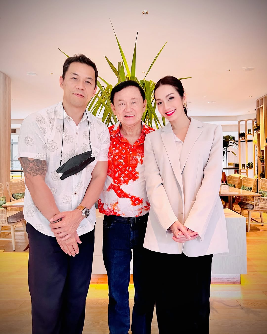 อ๋อม สกาวใจ โพสต์ภาพคู่ ทักษิณ เผยสาเหตุเลือกอยู่ต่อ พรรคเพื่อไทย-2