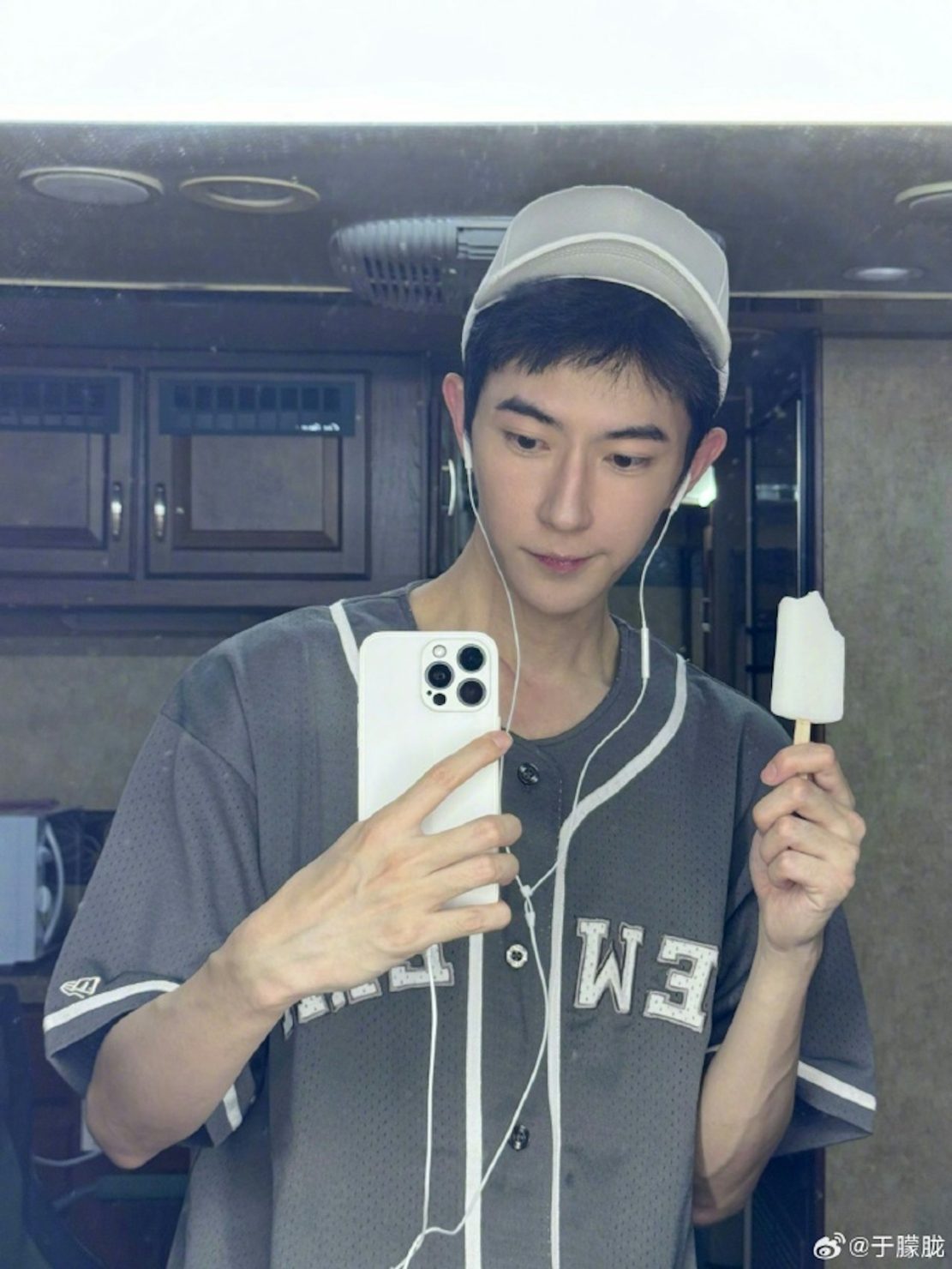 แม้จะผ่านช่วงเวลาที่ยากลำบาก แต่อวี๋เหมิงหลงก็ไม่ยอมแพ้ เขาพยายามกลับมามีผลงานอีกครั้ง