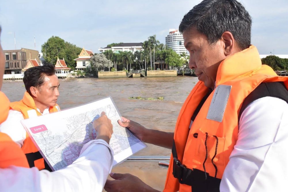 ชัชชาติลงพื้นที่ตรวจสอบแนวคันกั้นน้ำริมแม่น้ำเจ้าพระยา