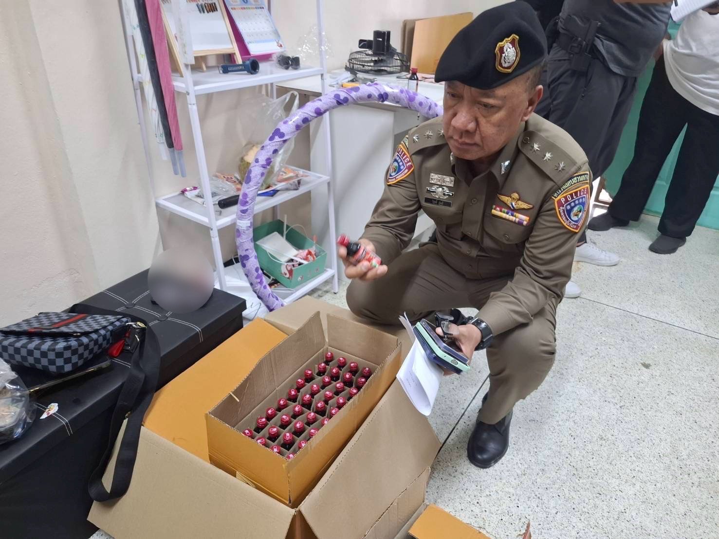 ของกลางยาแก้ไอปลอมยี่ห้อ "ดาทิสซิน" ที่ถูกตรวจยึด