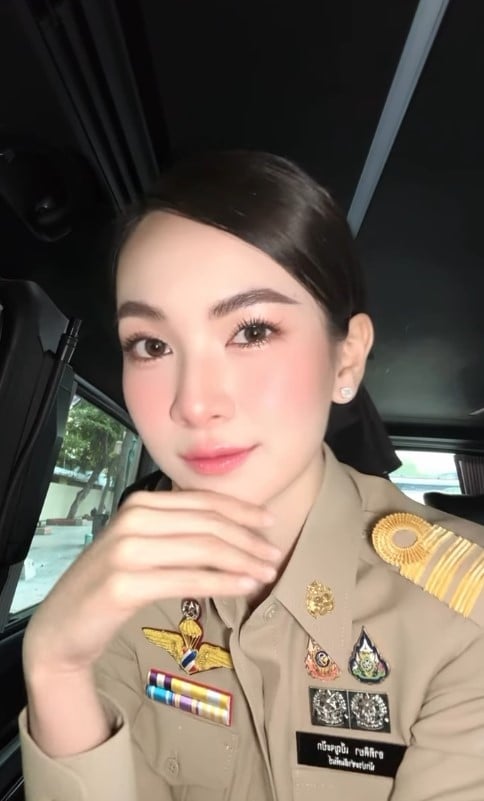 ประวัติ ผู้กองแคท ล่าสุดมีเอกสารด่วนที่สุดจากรัฐสภา