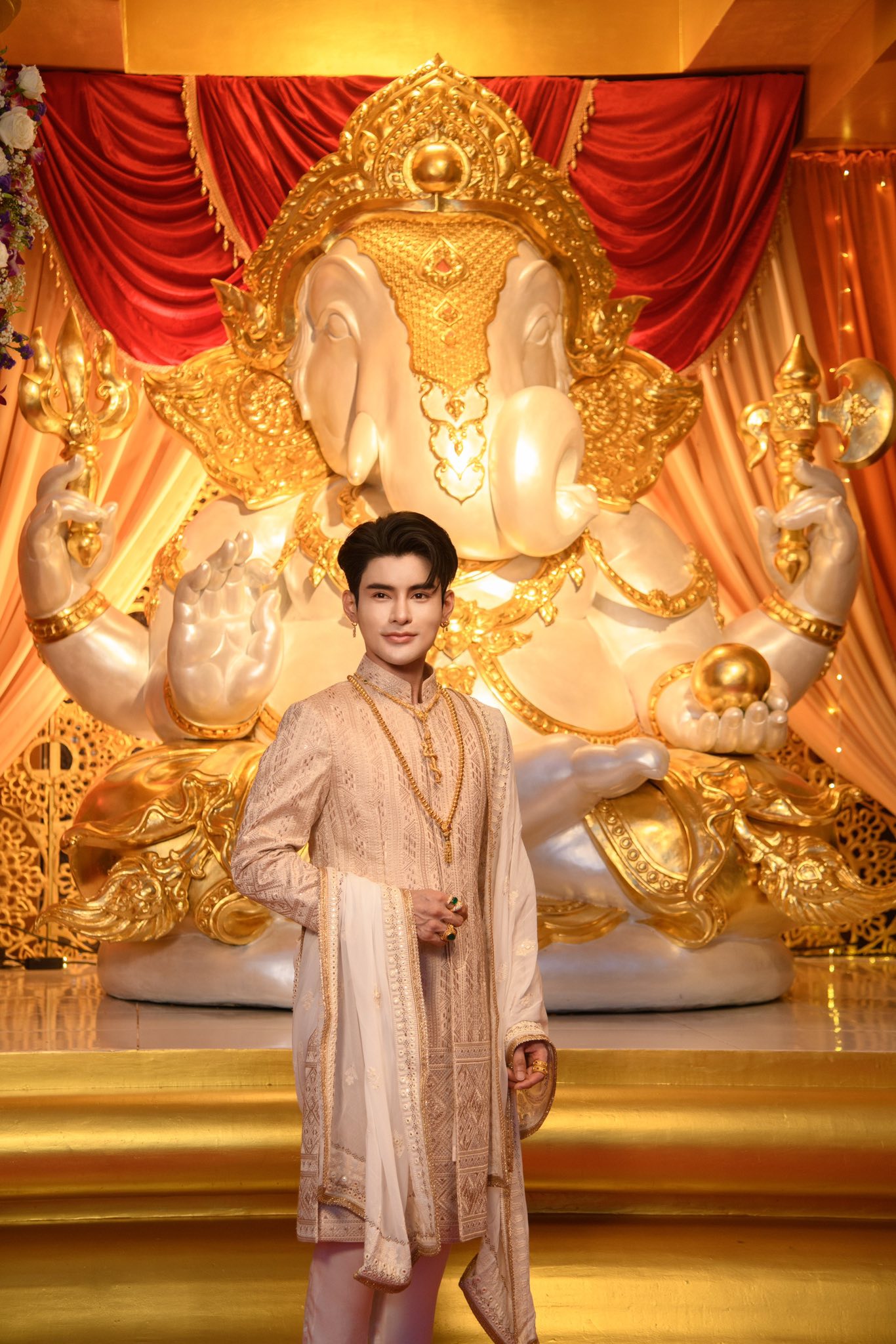 ประวัติ เอ จักรพรรดิ จากเด็กบ้านจน-หนี้ท่วมหัว สู่เจ้าของธุรกิจและผู้นำพลังศรัทธา