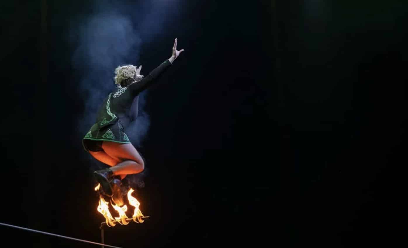 "มารินา บี" นักแสดงชาวสเปนวัย 27 ปี ร่วงกระแทกพื้นระหว่างแสดงกายกรรมที่เยอรมนี ไม่ได้ใช้เชือกนิรภัย ผู้ชมกรีดร้องระงม พ่อแม่รีบปิดตาบุตรหลาน